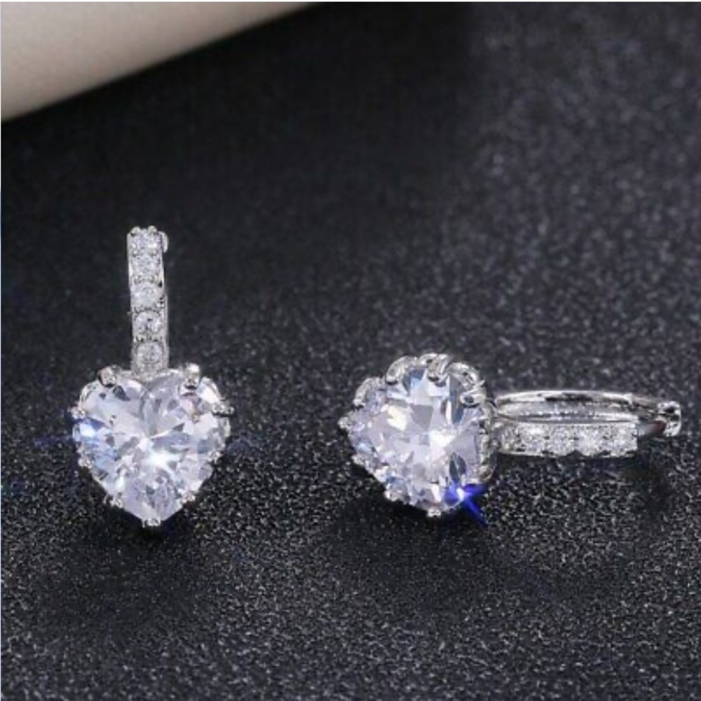 NEW STERLING SILVER Diamond Cute Earrings - Picture 2 of 2